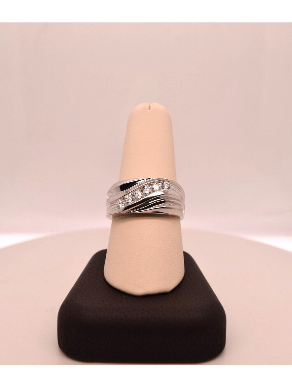 MENS 14K WHITE GOLD AND DIAMONDS RING .53 TCW